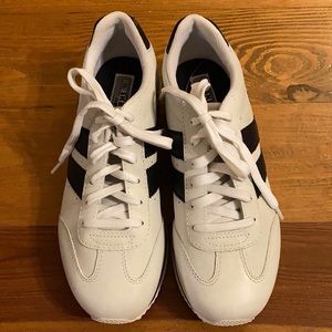 Women’s Skechers 👟